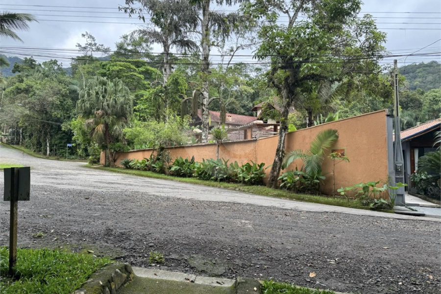 Casa à venda com 6 suítes em Massaguaçu, Caraguatatuba, SP
