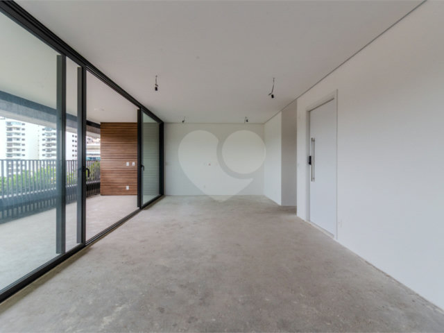 Apartamento à venda com 3 suítes em Vila Nova Conceição, São Paulo, SP