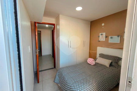 Casa à venda com 4 quartos, sendo 1 suíte, no condomínio Imperial Santa Cruz, Rio de Janeiro - RJ