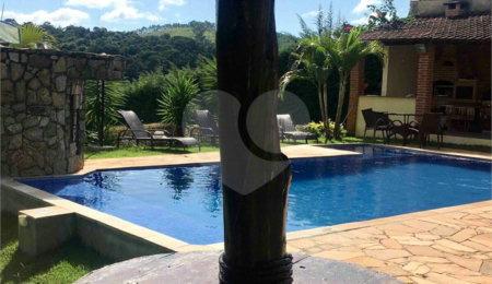 Casa à venda com 3 quartos, sendo 1 suíte, no condomínio Vista Alegre, Bom Jesus dos Perdões - SP