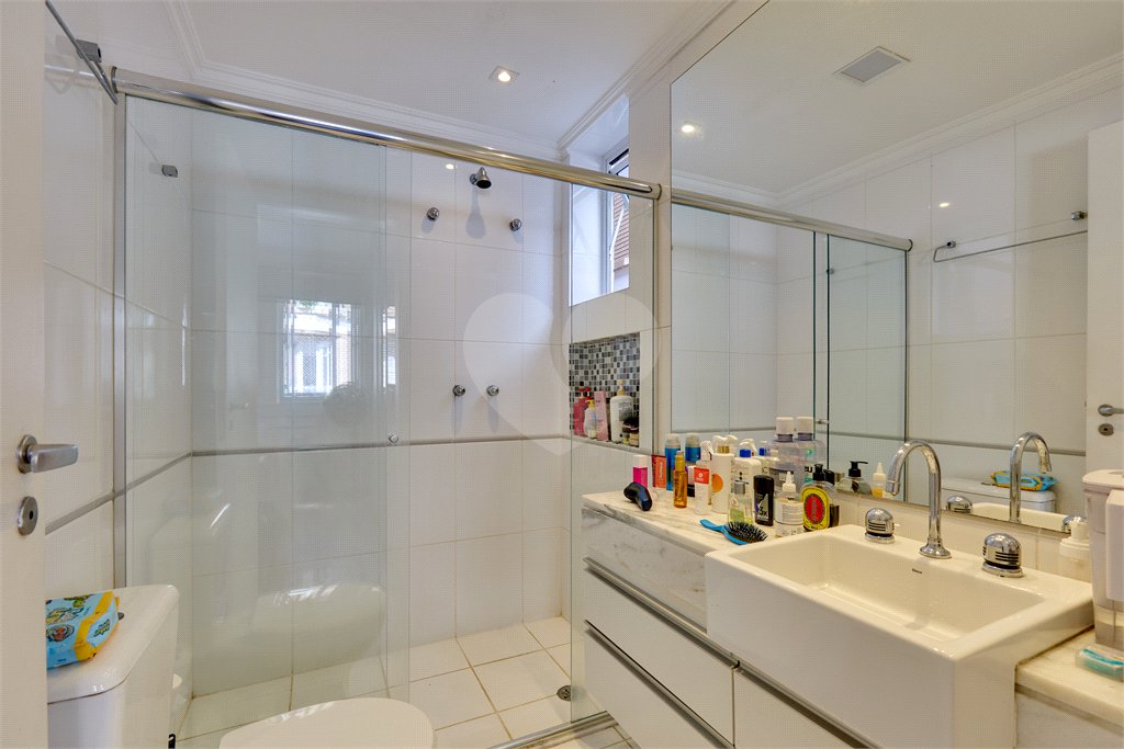 Casa à venda com 4 suítes no condomínio Vila Inglesa, São Paulo - SP