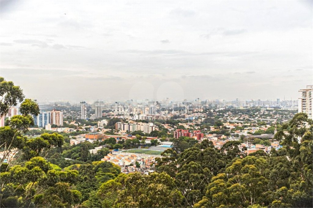 Apartamento à venda com 3 suítes em Vila Suzana, São Paulo, SP