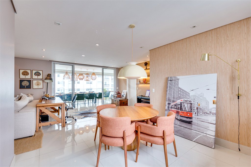 Apartamento à venda com 4 suítes em Campo Belo, São Paulo, SP