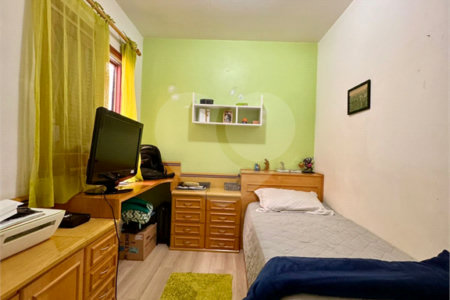 Casa à venda com 3 quartos, sendo 1 suíte, no condomínio Morada dos Pássaros, São Paulo - SP