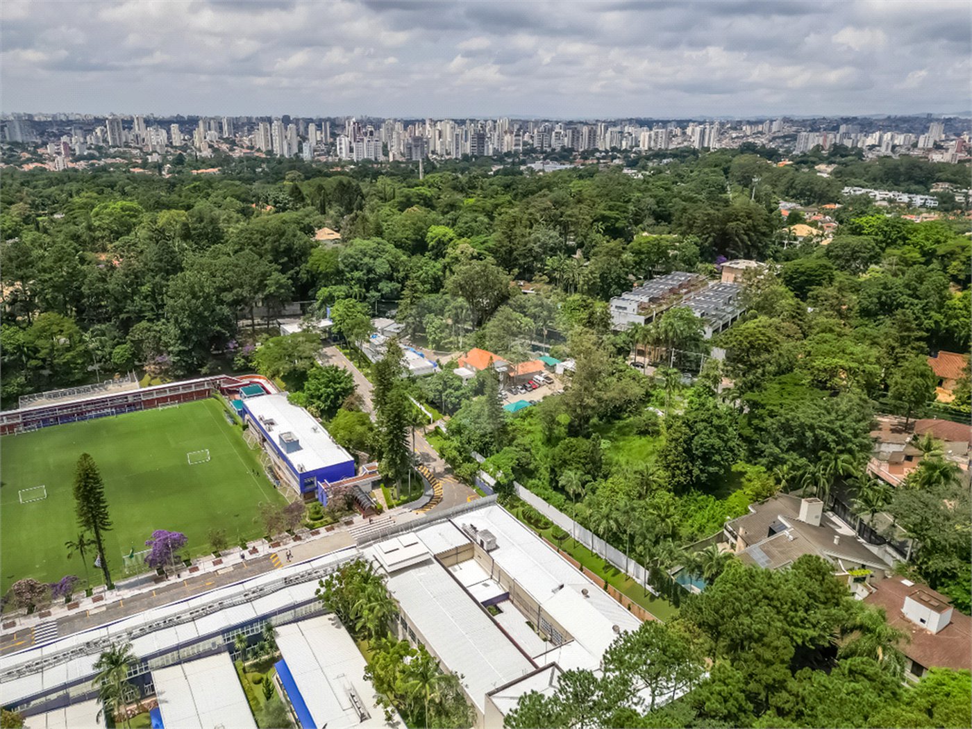 Terreno à venda no condomínio Chácara Santa Helena, São Paulo - SP