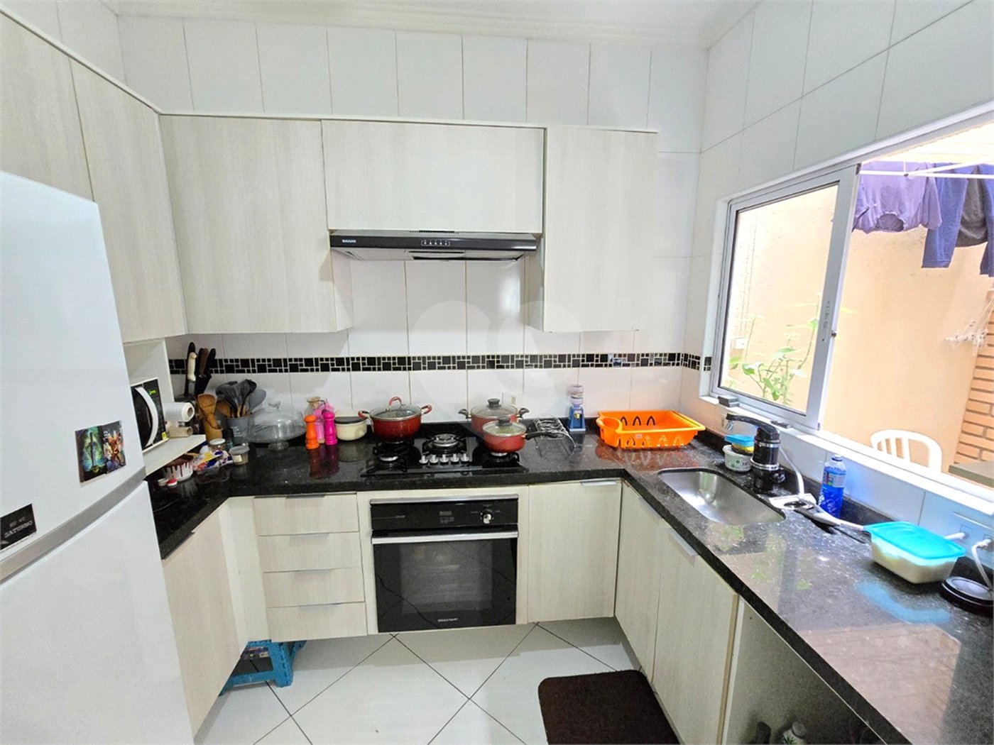 Casa à venda com 3 quartos, sendo 1 suíte, no condomínio Rafaela I, São Paulo - SP