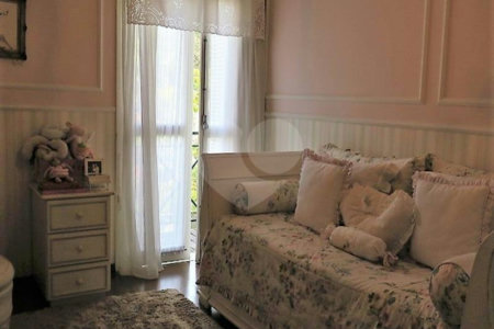 Casa à venda com 4 quartos, sendo 2 suítes, em Jardim Morumbi, São Paulo, SP