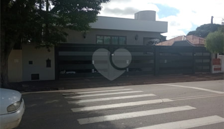 Casa à venda com 5 quartos, sendo 3 suítes, no Centro, Itapetininga, SP