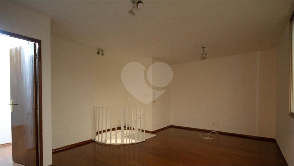 Cobertura à venda com 4 quartos, sendo 1 suíte, em Jardim Londrina, São Paulo, SP