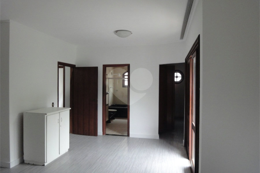 Sobrado à venda com 4 quartos, sendo 3 suítes, em Jardim São Bento, São Paulo, SP
