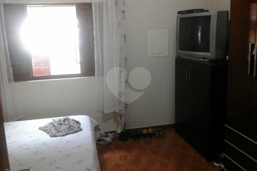 Casa de Vila à venda com 4 quartos, sendo 1 suíte, no condomínio Travessa Isadora,4, São Paulo - SP