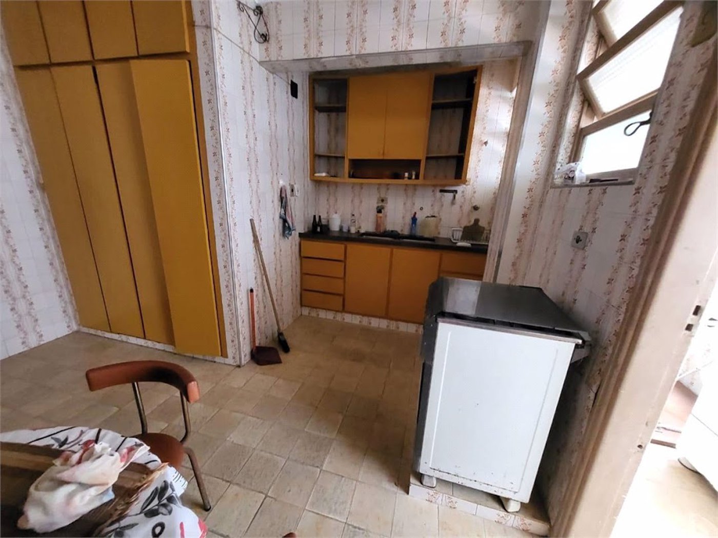 Apartamento com 4 dormitórios à venda, 180 m² por R$ 700.000,00 - Gonzaga - Santos/SP
