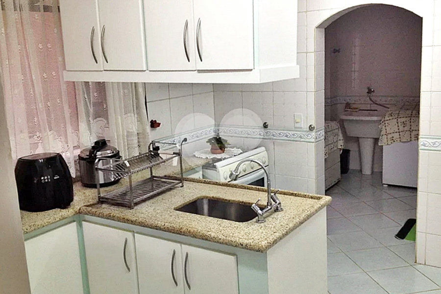 Casa à venda com 4 quartos, sendo 1 suíte, no condomínio Associação Reserva das Hortênsias, Mairiporã - SP