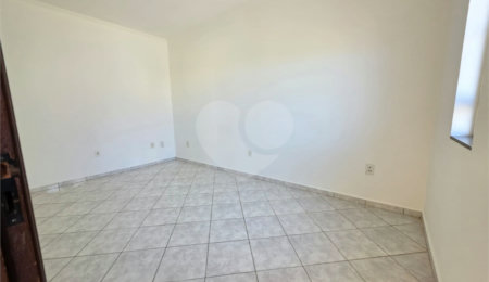 Casa à venda com 3 quartos, sendo 2 suítes,  em Jardim Santo Antônio, Valinhos, SP
