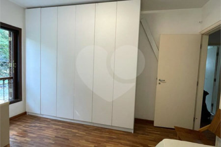 Casa à venda com 4 quartos, sendo 1 suíte, em Vila Morumbi, São Paulo, SP