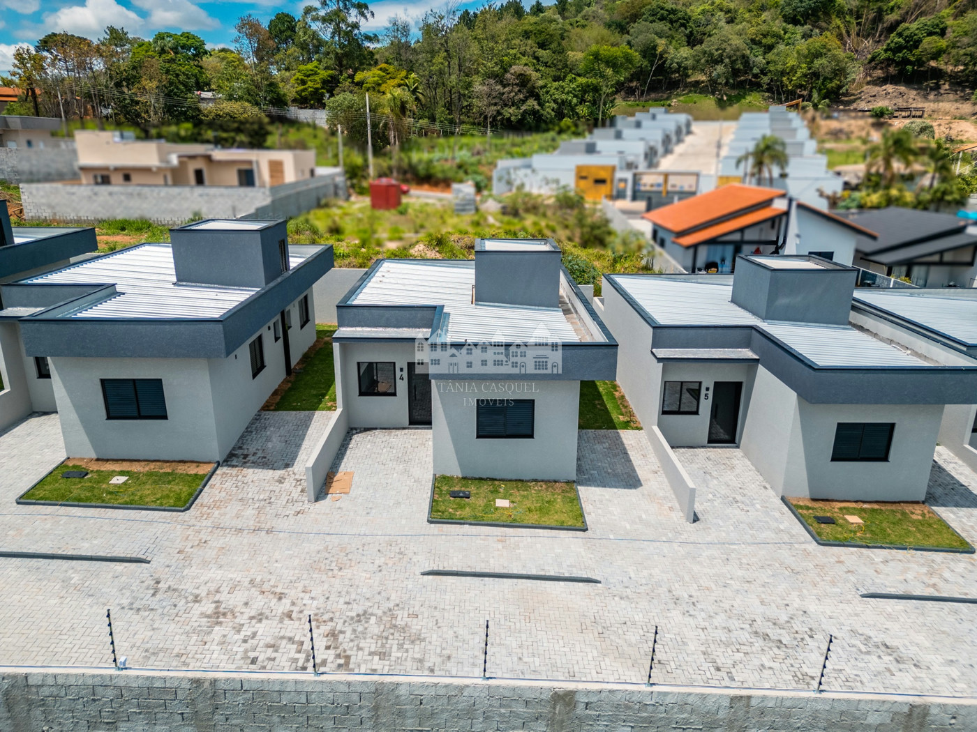 Casa térrea à venda com 3 quartos, sendo 1 suíte, no condomínio Flores da Usina, Atibaia - SP