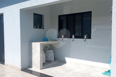 Casa à venda com 3 quartos, sendo 1 suíte, no condomínio Village da Serra, Araçoiaba da Serra - SP