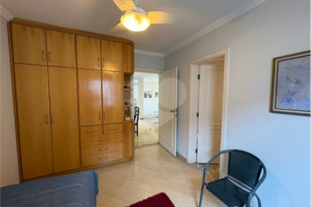 Casa à venda com 5 quartos, sendo 3 suítes, no condomínio Granja Olga III, Sorocaba - SP