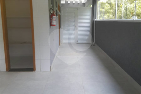 Casa à venda ou para alugar com 4 suítes em Chácaras São Carlos, Cotia, SP