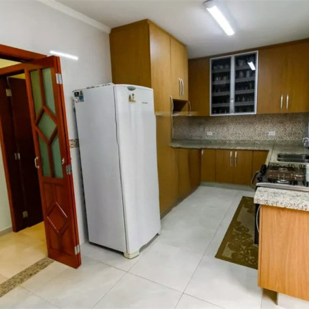 Sobrado à venda com 4 quartos, sendo 1 suíte, em Vila Sônia, São Paulo, SP