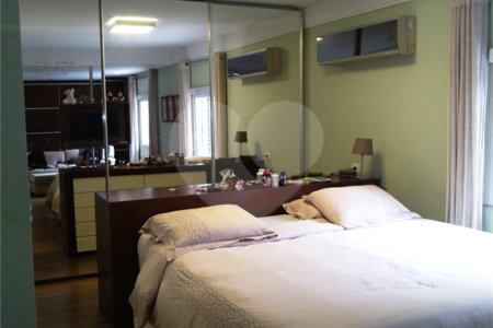 Casa à venda com 4 quartos, sendo 3 suítes, em Vila Tramontano, São Paulo, SP