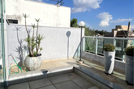 Casa à venda com 3 quartos, sendo 2 suítes, no condomínio Mirante do Horto, São Paulo - SP