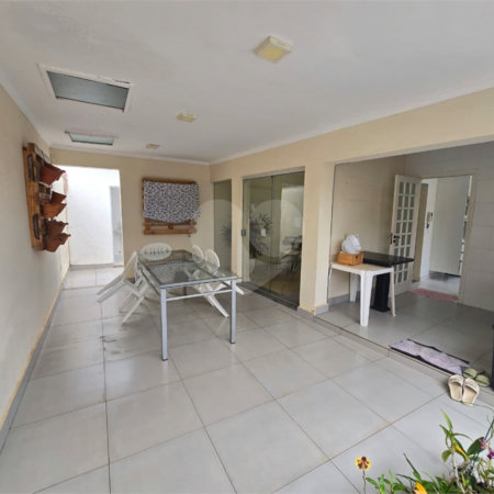 Casa à venda com 4 quartos, sendo 2 suítes,  em Vila Nastri, Itapetininga, SP