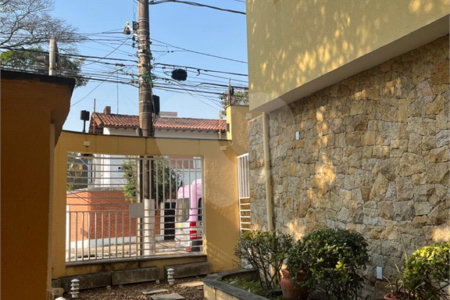 Sobrado à venda com 4 quartos, sendo 1 suíte,  em Vila Cordeiro, São Paulo, SP