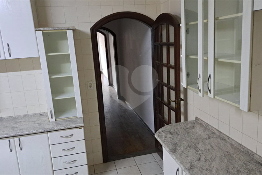 Sobrado à venda com 3 suítes em Barreiro, Mairiporã, SP