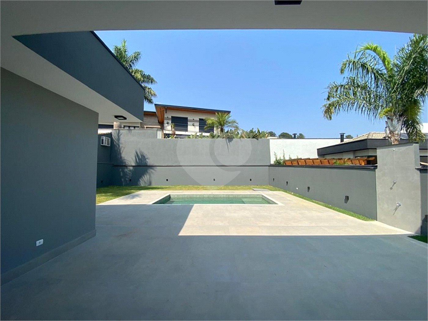 Casa à venda com 3 suítes no condomínio Shambala II, Atibaia - SP