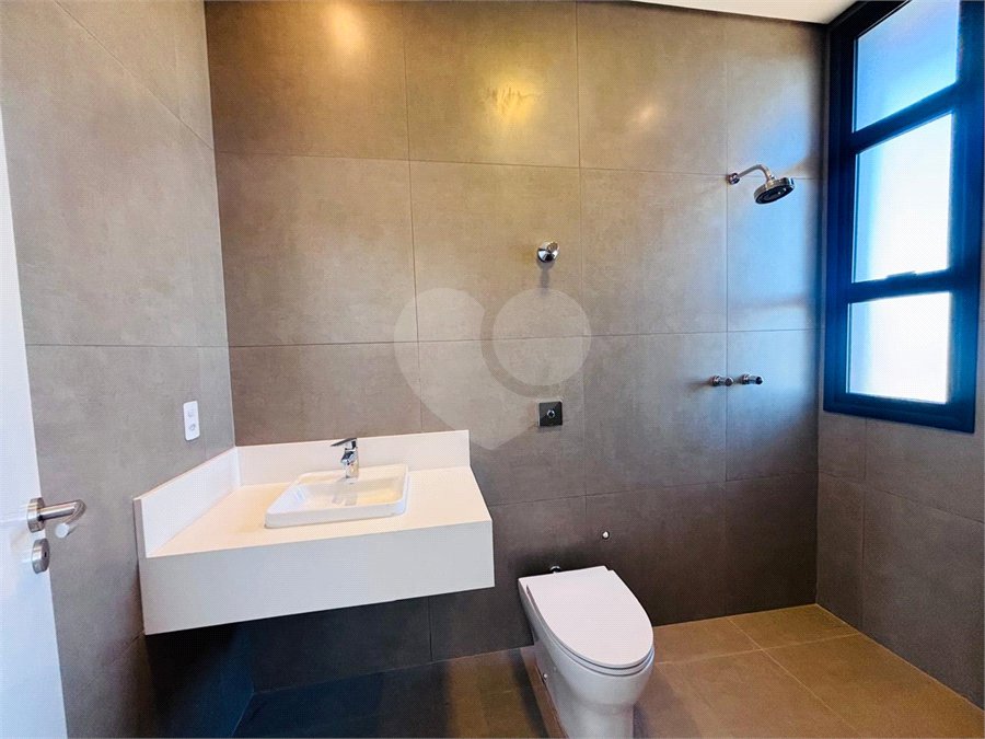 Casa à venda com 4 quartos, sendo 3 suítes, no condomínio Residencial Chácara Ondina, Sorocaba - SP