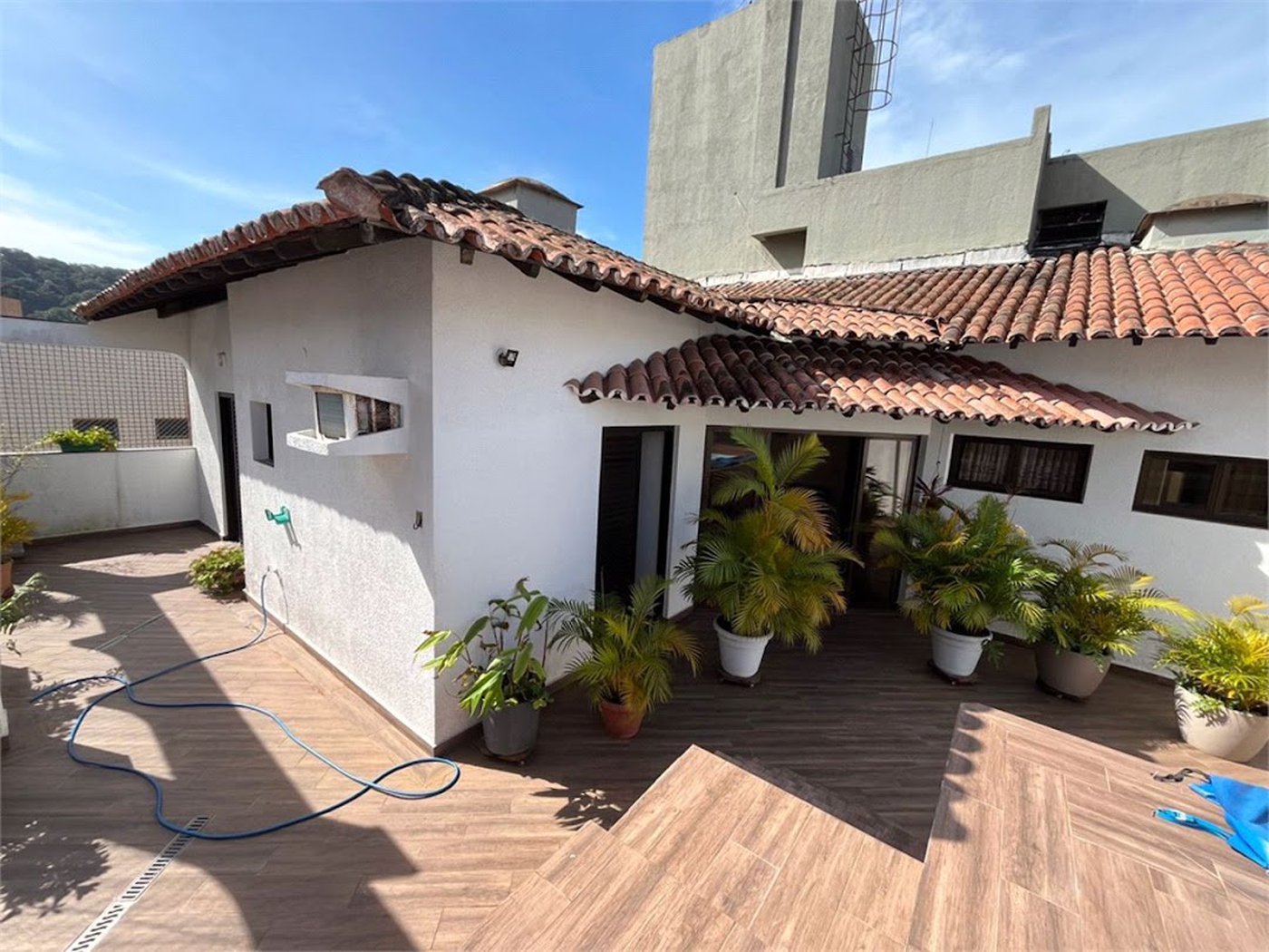 Apartamento com 4 dormitórios à venda, 259 m² por R$ 900.000,00 - Jardim Três Marias - Guarujá/SP