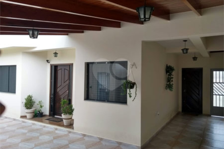 Sobrado à venda com 3 quartos, sendo 1 suíte,  em Vila Oliveira, Mogi das Cruzes, SP