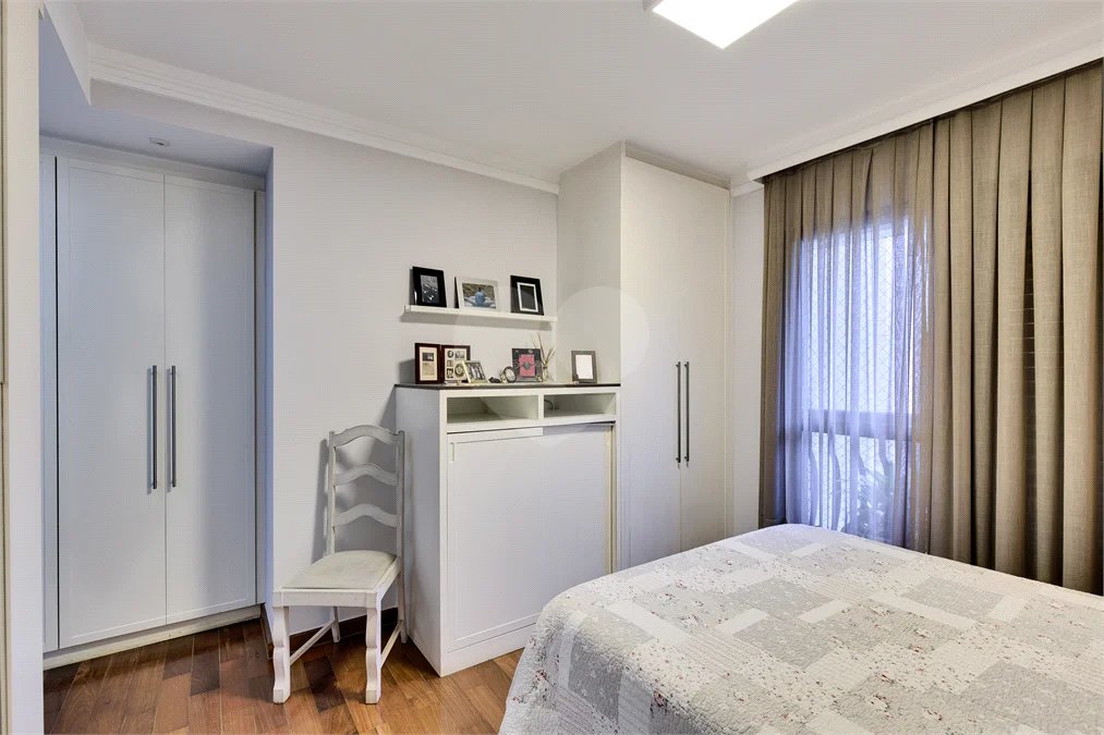 Apartamento à venda com 3 quartos, sendo 2 suítes, em Alto da Boa Vista, São Paulo, SP