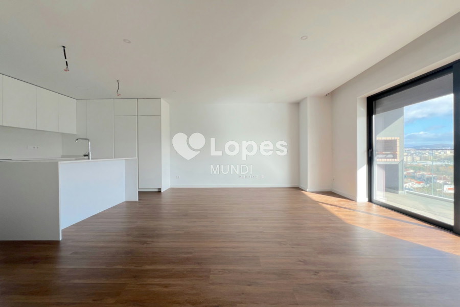 Apartamento T2 à venda em Águas Santas, Maia, Portugal – Varanda e garagem