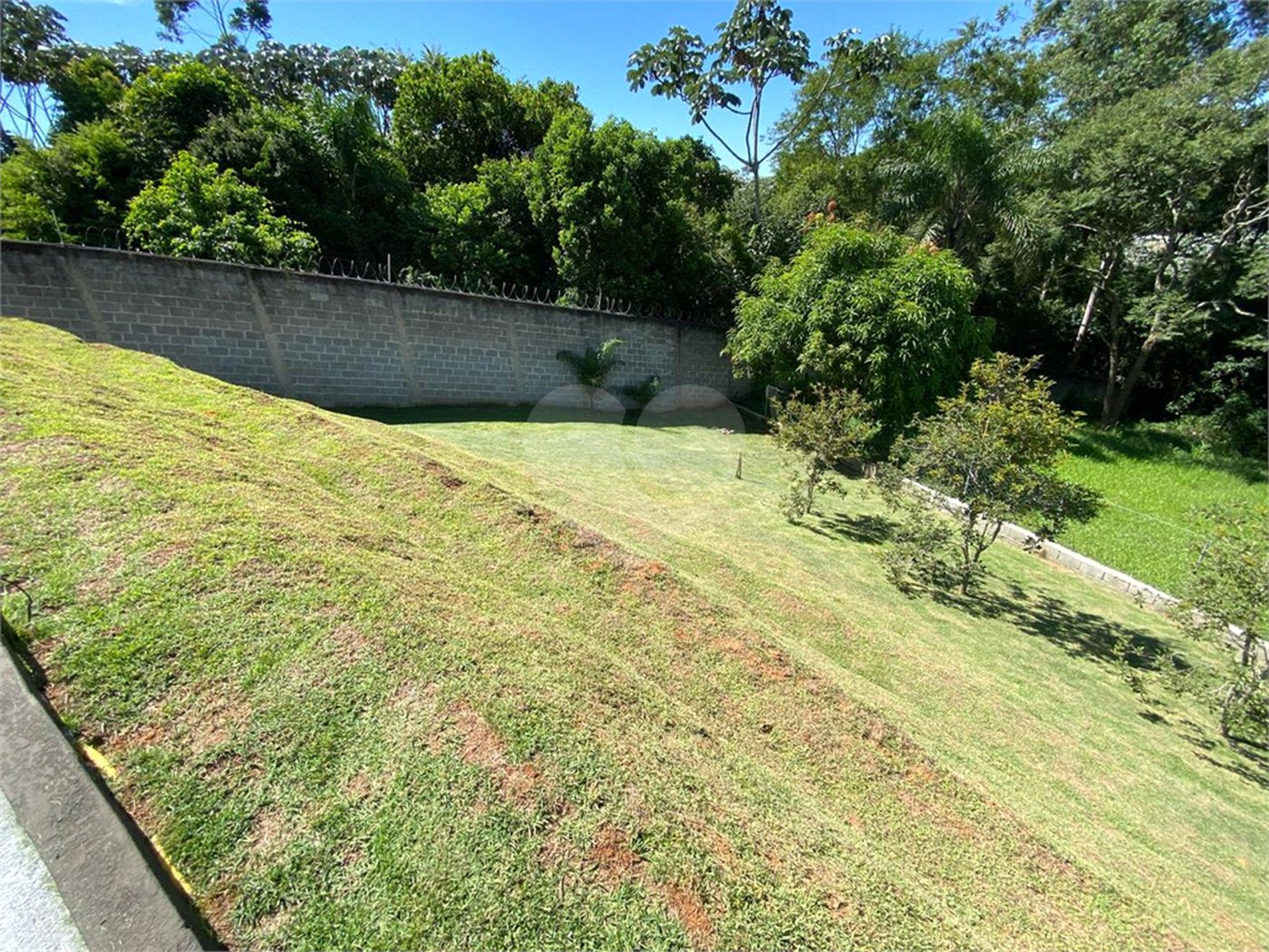 Casa à venda com 4 quartos, sendo 3 suítes,  no condomínio Jardim das Palmeiras, Bragança Paulista - SP