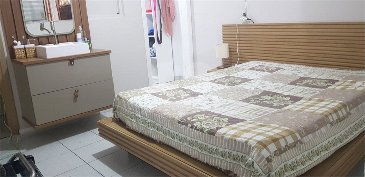 Sobrado à venda com 3 quartos, sendo 1 suíte, em Vila Vitório Mazzei, São Paulo, SP