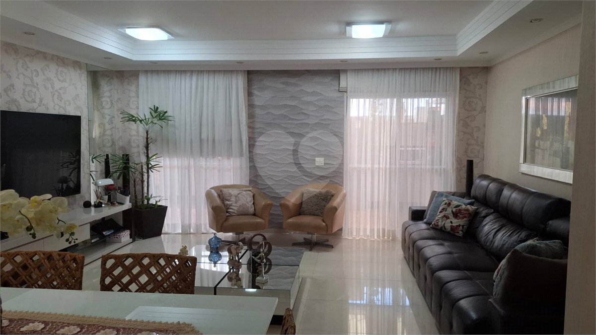 Casa à venda com 3 suítes no condomínio Villa das Flores, Mogi das Cruzes - SP