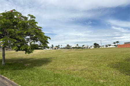 Terreno à venda no condomínio Village Saint Charbel, Araçoiaba da Serra - SP