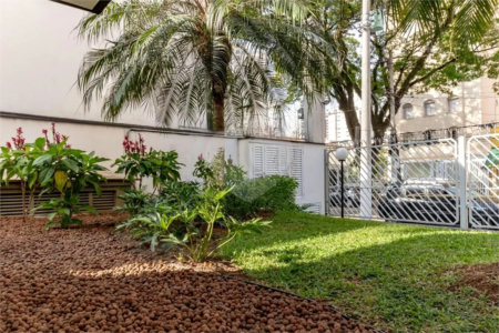 Apartamento à venda com 3 quartos, sendo 1 suíte,  em Moema, São Paulo, SP