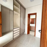 Casa térrea em estilo neoclássico com 3 suítes, no Condomínio Damha 2, na cidade de Piracicaba - SP.