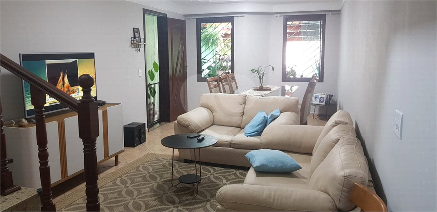 Sobrado à venda com 3 quartos, sendo 1 suíte, em Vila Vitório Mazzei, São Paulo, SP