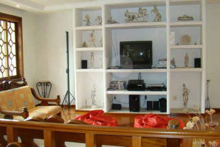 Sobrado à venda com 4 quartos, sendo 2 suítes,  em Alto da Boa Vista, São Paulo, SP