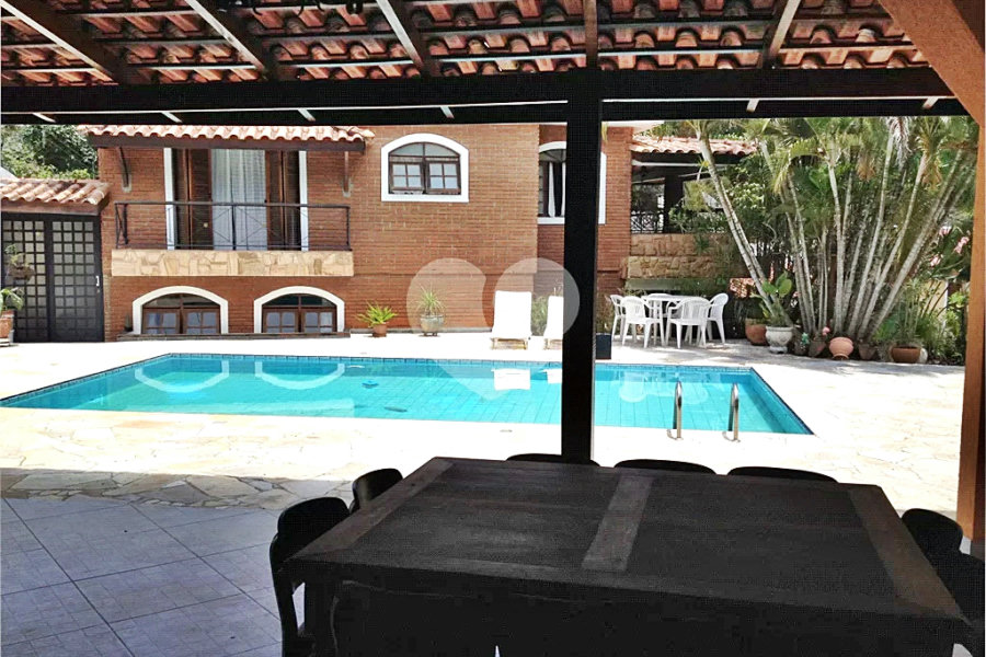 Casa à venda com 4 quartos, sendo 1 suíte, no condomínio Associação Reserva das Hortênsias, Mairiporã - SP