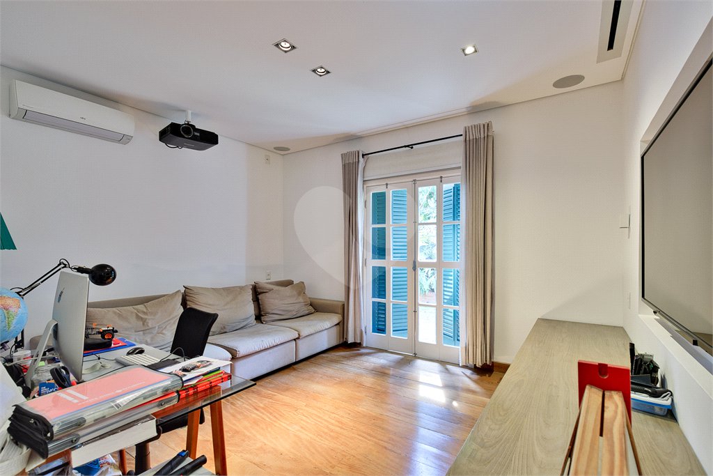Casa Térrea à venda com 3 quartos, sendo 1 suíte, em Alto da Boa Vista, São Paulo, SP
