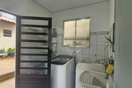 Casa à venda com 4 quartos, sendo 2 suítes, no condomínio Grape Village, Vinhedo - SP