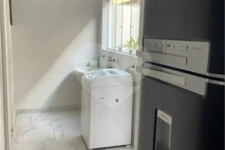 Casa à venda com 3 quartos, sendo 1 suíte,  no condomínio Villas de São Francisco I, São Paulo - SP