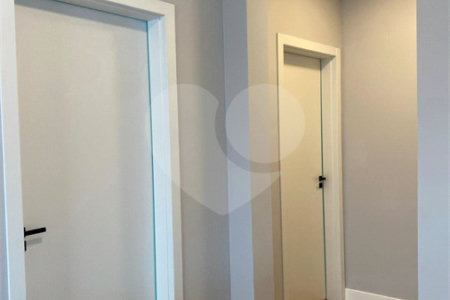 Casa à venda com 4 quartos, sendo 3 suítes, no condomínio Recanto dos Paturis, Vinhedo - SP