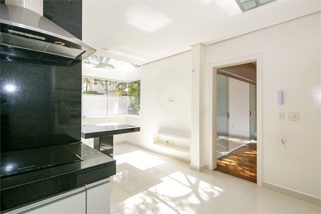 Casa à venda com 3 suítes no condomínio Villaggio Belvedere, São Paulo - SP