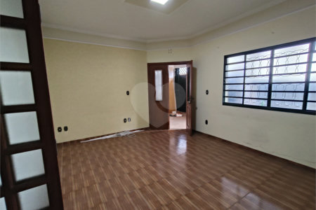 Casa para alugar com 4 quartos, sendo 1 suíte, em Vila Judite, Itapetininga, SP